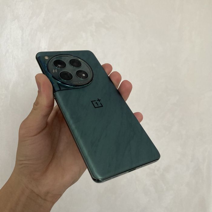 OnePlus 12 2024