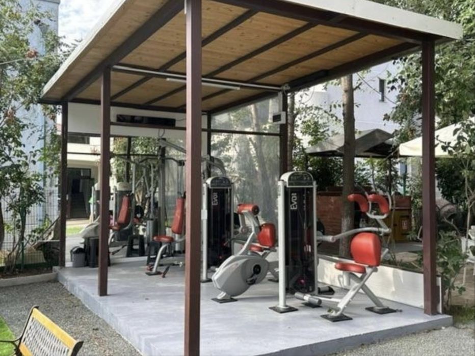 Inchiriez apartamente si garsoniere prima linie la mare utilitati incl