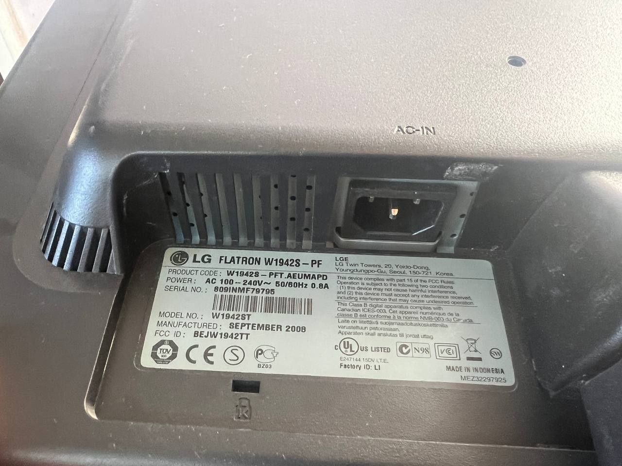Монитор LG 19 дюймли