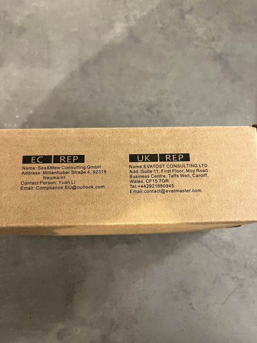 Întrerupător de lumină din sticlă cu priza si slot USB si USB C - nou