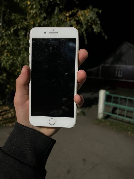 продается IPhone 8 Plus