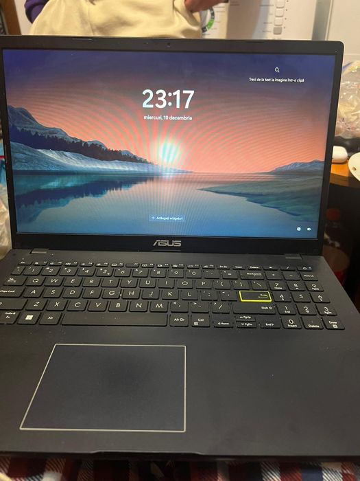 VÂND Laptop In stare perfecta de funcționare