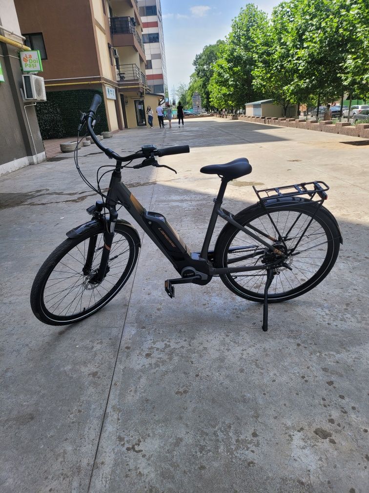 Bicicleta electrica de inchiriat pentru delivery | Glovo Bolt Tazz |