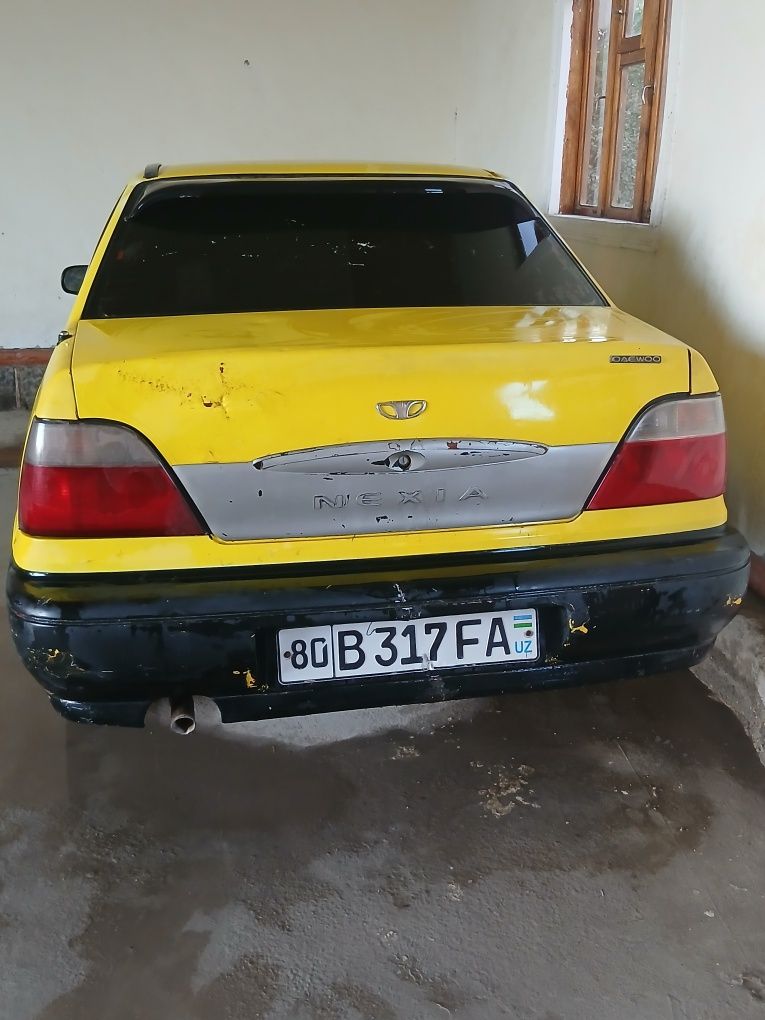 Avtomobil sotiladi