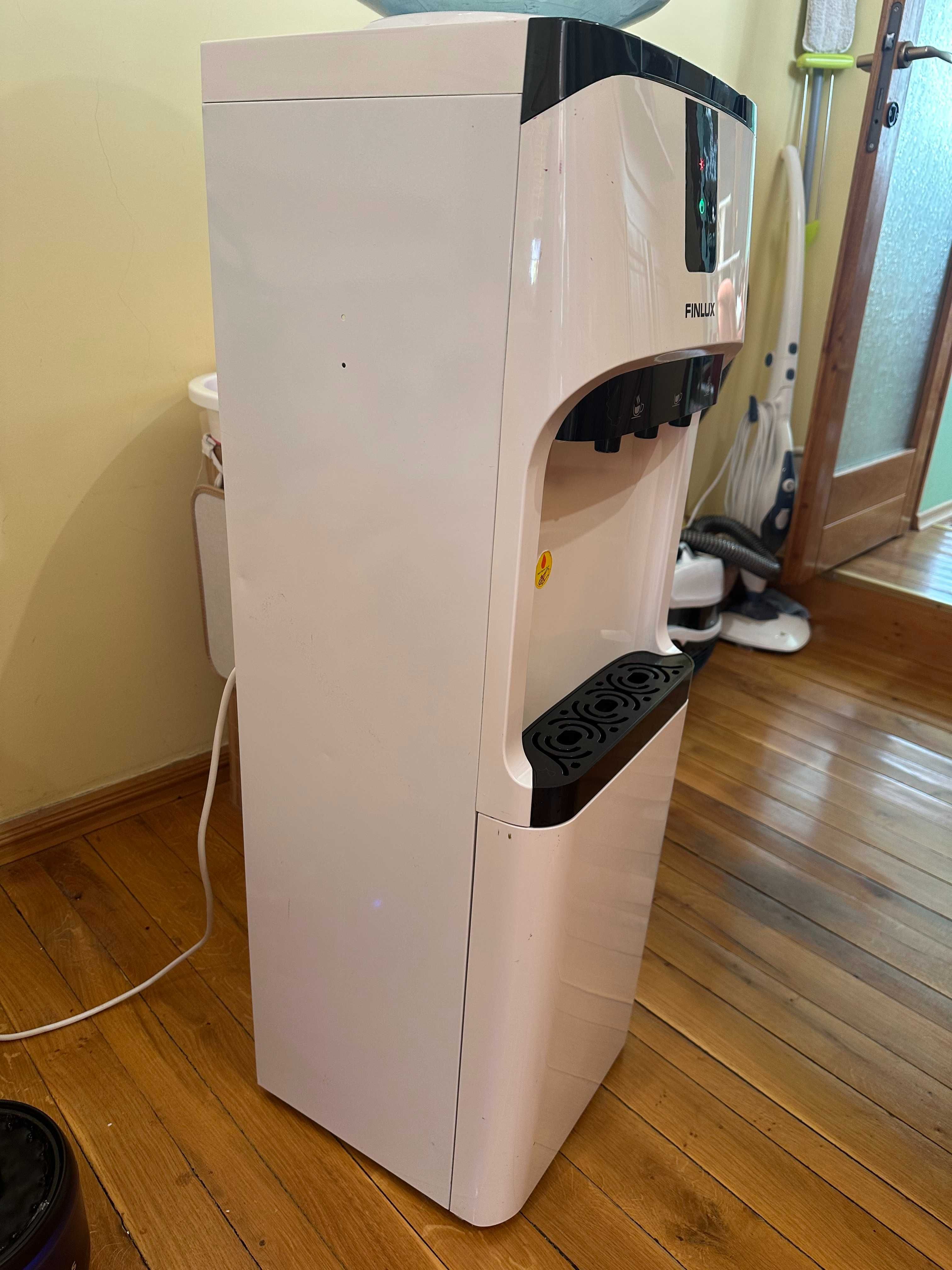 Диспенсър за вода Finlux FWD-1908/FWD-985, електронен , 5л. 500W бял