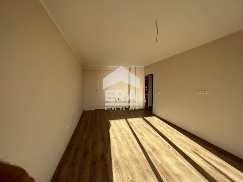 Продава се Тристаен апартамент в Варна, Изгрев - 91 кв.м за 1402 €/кв.м - Снимка #2