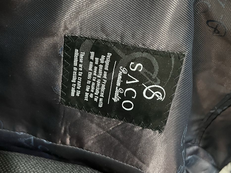 Костьюм тройка  35к торг есть