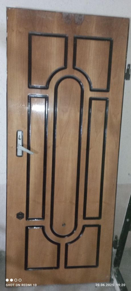 Продам железную дверь