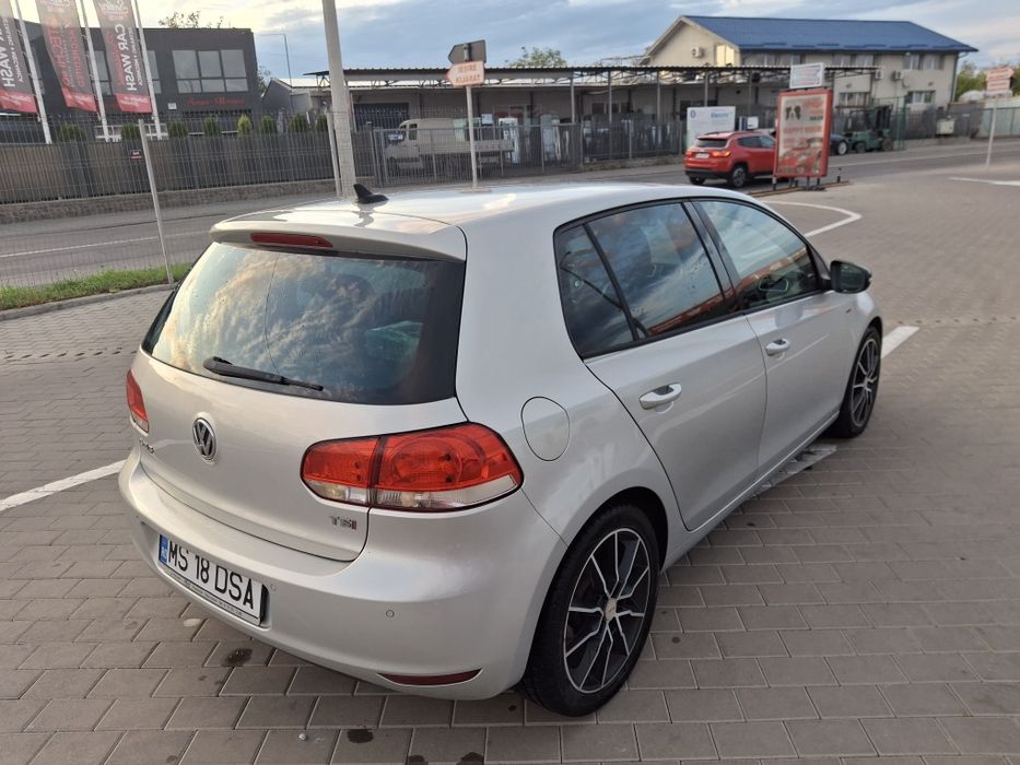 Vând Volkswagen Golf VI