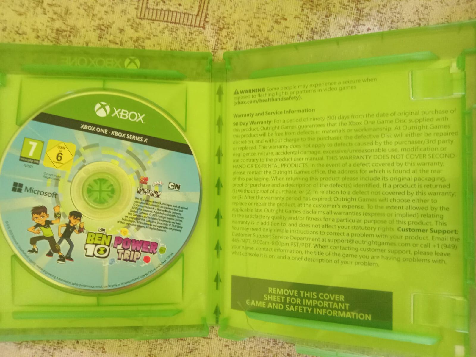 Vând pachet de 4 cd pentru Xbox one an stare foarte buna