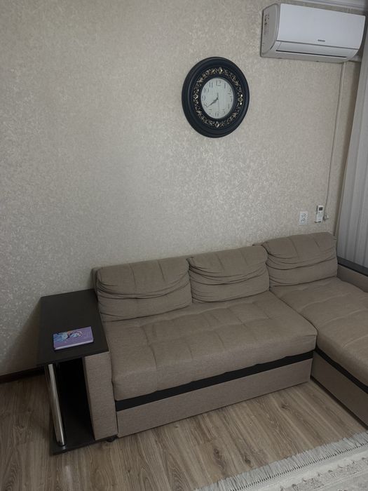 Диван продается срочно.