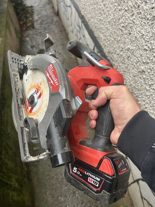 Milwaukee пистолет за пирони и ръчен циркуляр