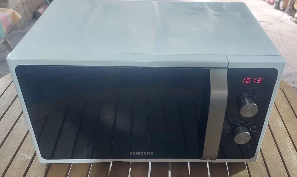 Микровълнова печка Samsung 23l