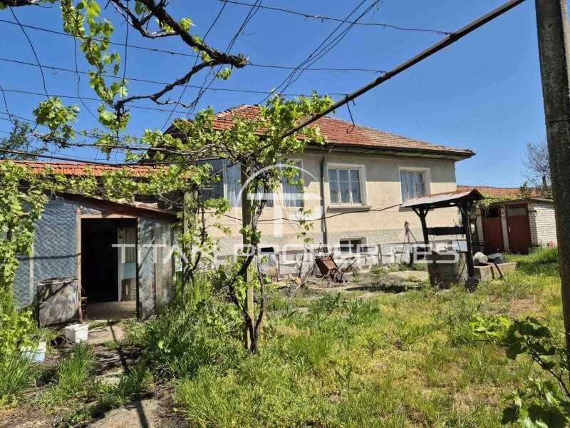 Къща с двор в с.Ръжево Конаре