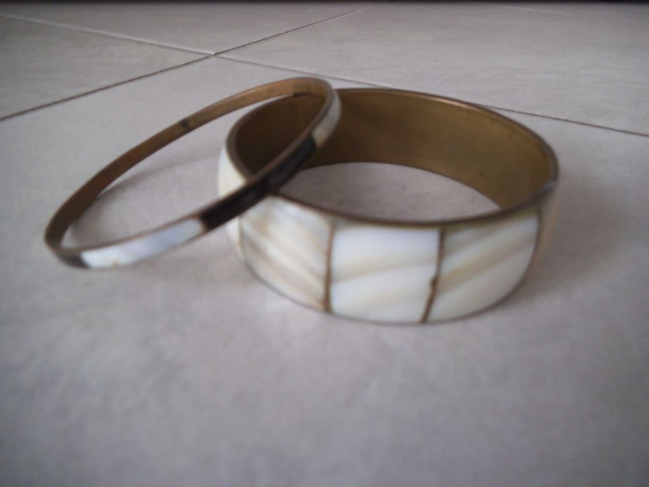 Брошки, гердани, обеци, гривни