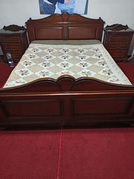 Dormitor din pat, 2 noptiere, comodă,sifonier
