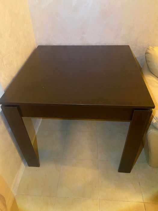 Трапезна маса 90×90×75 см – стабилна маса в добро състояние