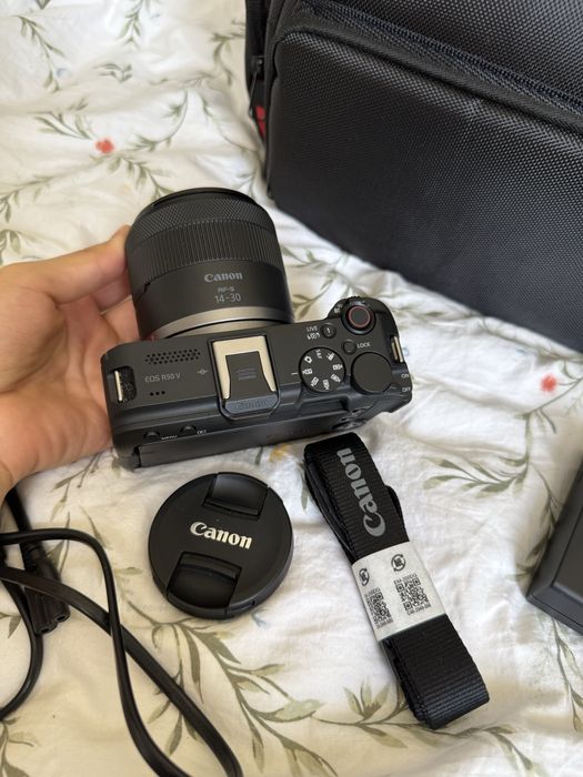 Canon EOS R 50 V в идеальном состоянии