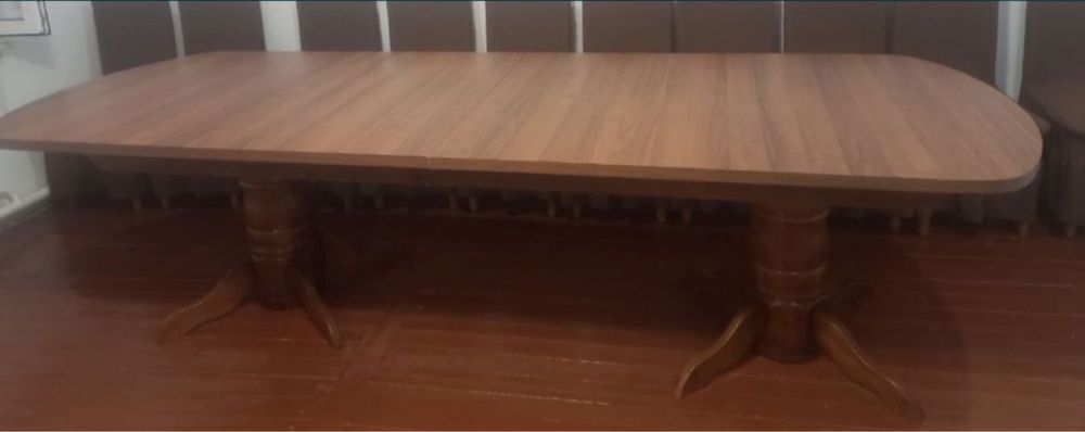 Продам стол.