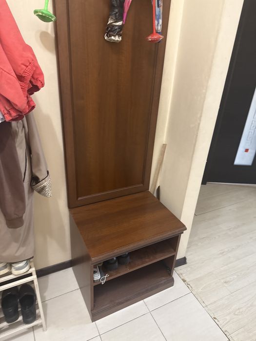 Продам вешалку прихожку с тумбой для обуви