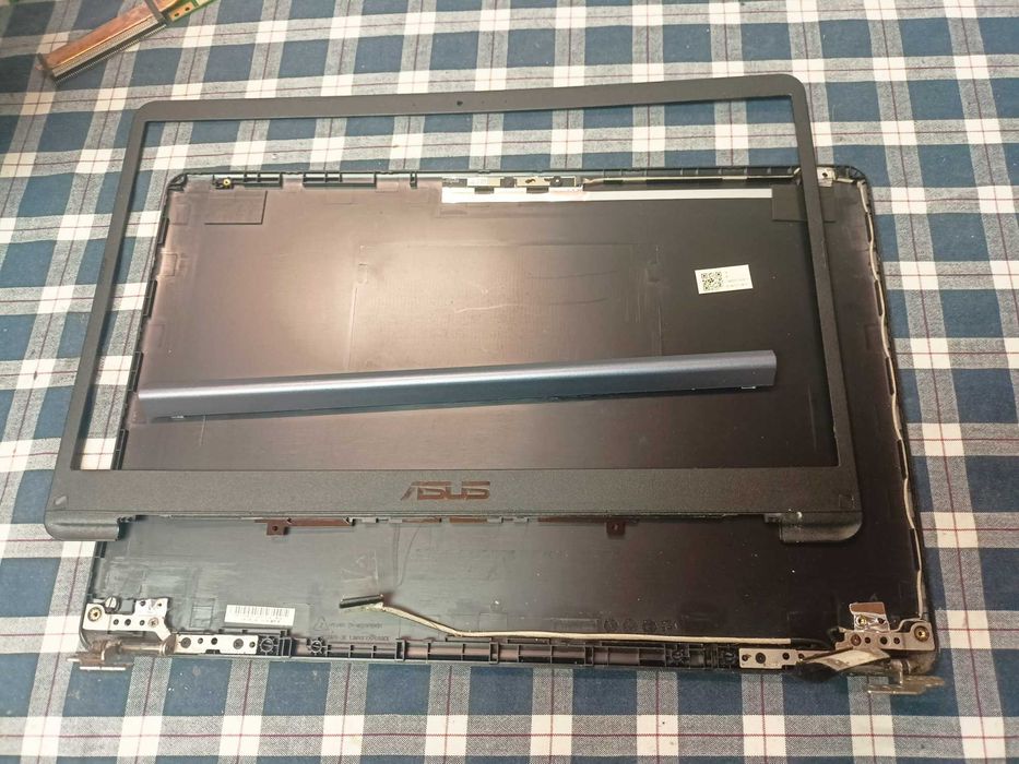 Elemente Asus R520Q