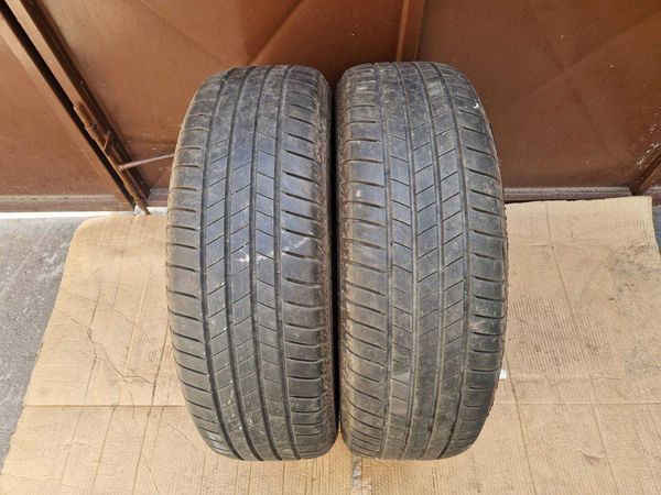 2 Bridgestone R17 215/65
летни гуми
DOT0122