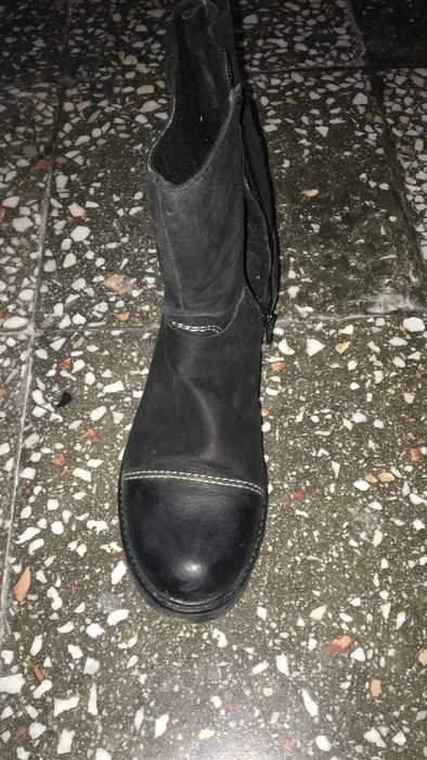 Ghete damă, din piele, bune pt mărime 38,5, încălțate o dată