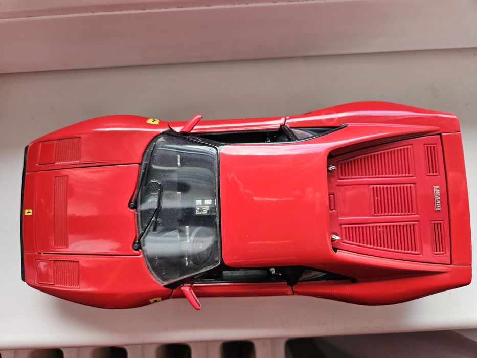 Hotwheels Ferrari 288 gto 1/18