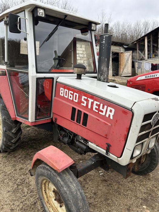 Dezmembrez Tractor Steyr