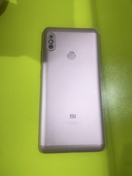 Телефон Редми срочно все работает