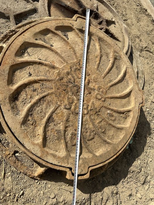 Продам чугунные люки