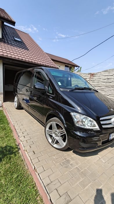 Vând Mercedes Viano
