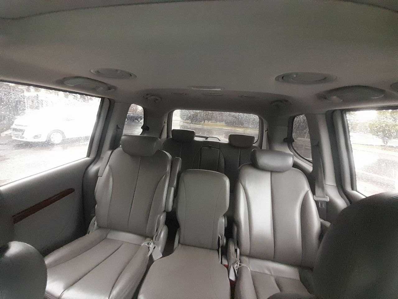 Продается Kia carnival.