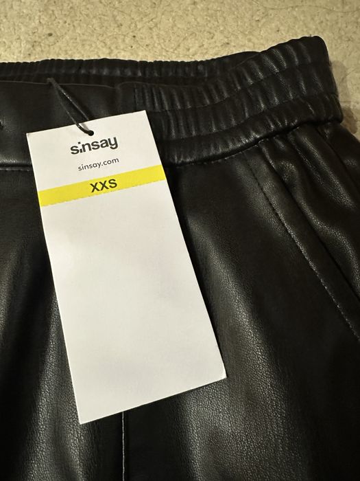 Нов дамски кожен панталон Sinsay с етикет