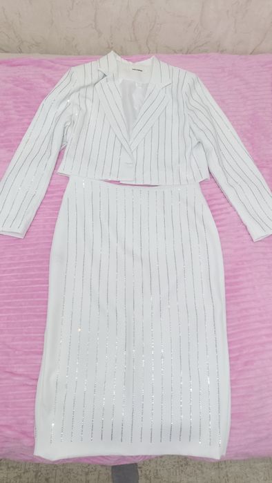 Продам юбочный костюм корейский