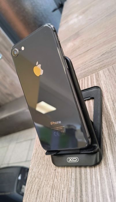 iPhone 8 64GB / 83% батерия