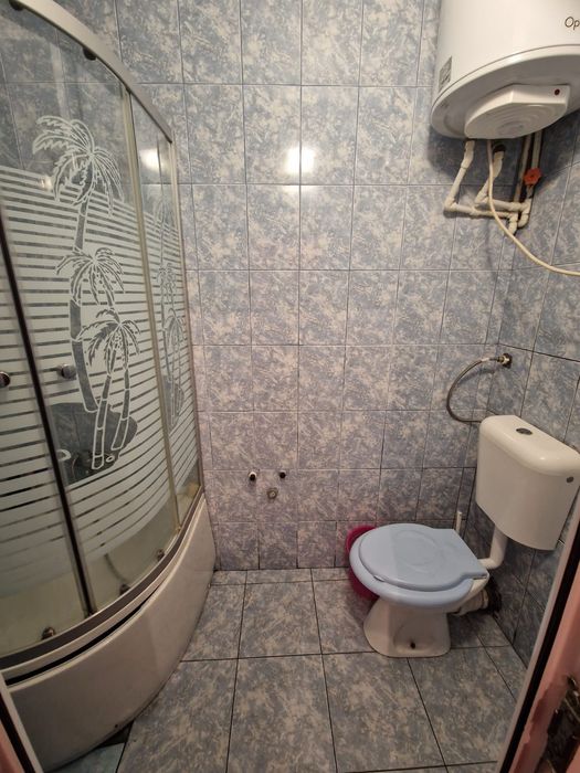 Vând  garsonieră curată.