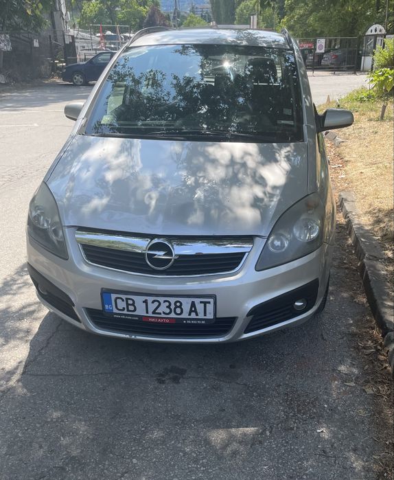 Продавам Opel Zafira