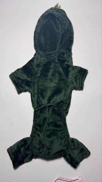 Haina Caine in still crocodil