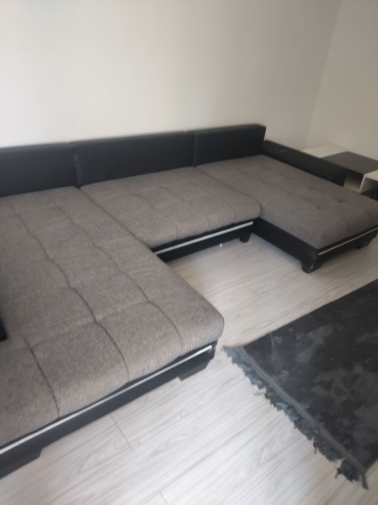 Vând canapea cu sistem audio wifi