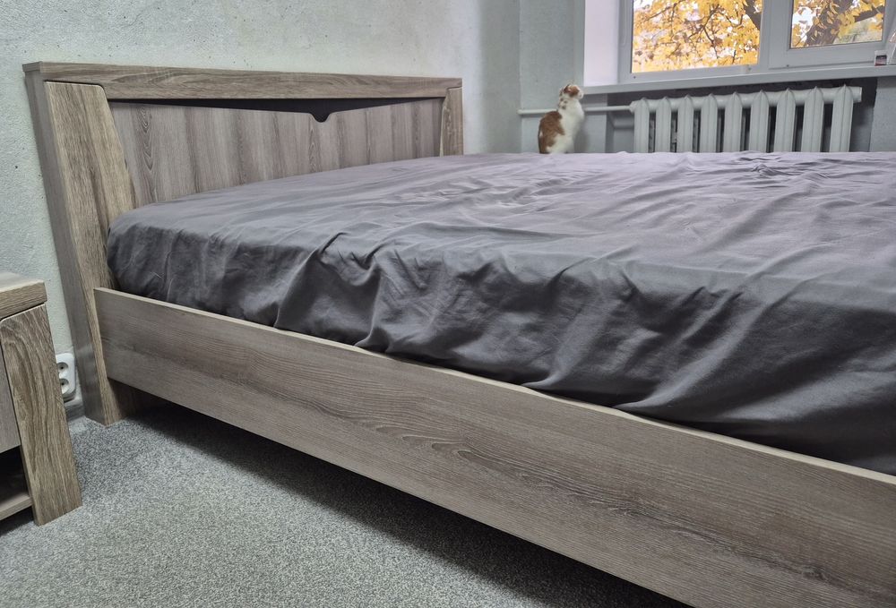 Продам двуспальную кровать