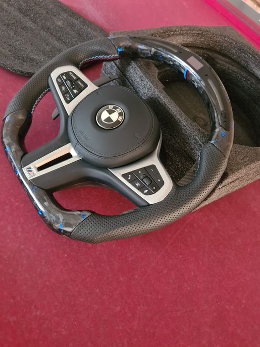 Volan BMW M Performance Carbon Forjat Cu Detalii Albastre