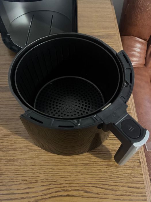 Vând airfryer Delimano