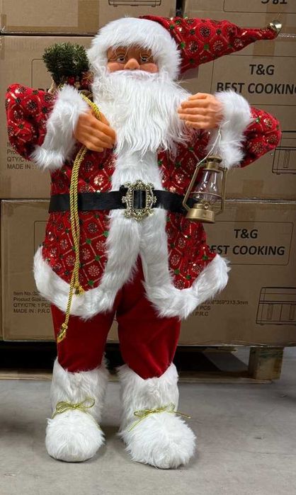 Декоративна фигура на Дядо Коледа с пухкав червен кожух и фенер