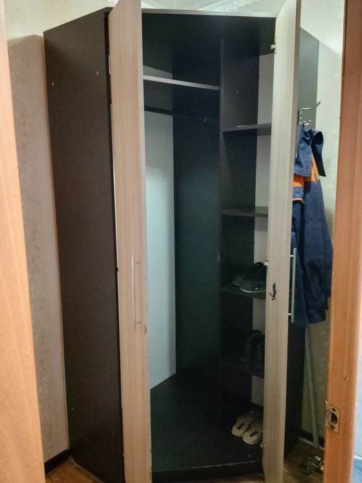 Продается угловая прихожка