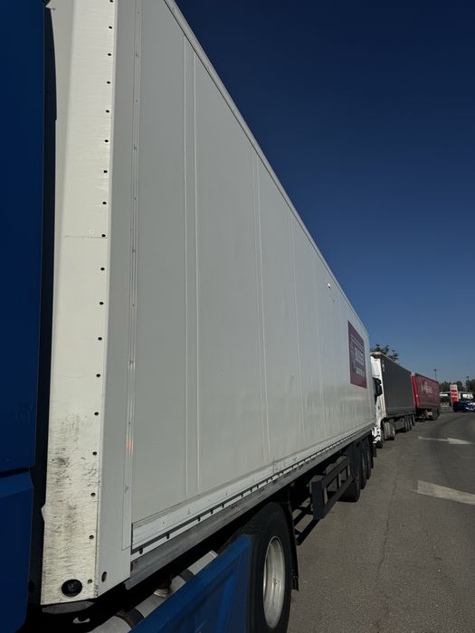 De inchiriat semiremorca