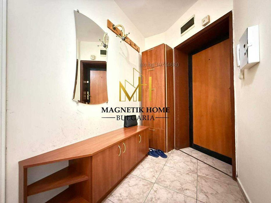 Просторен тристаен апартамент до Краснодар в ж.к. Възраждане