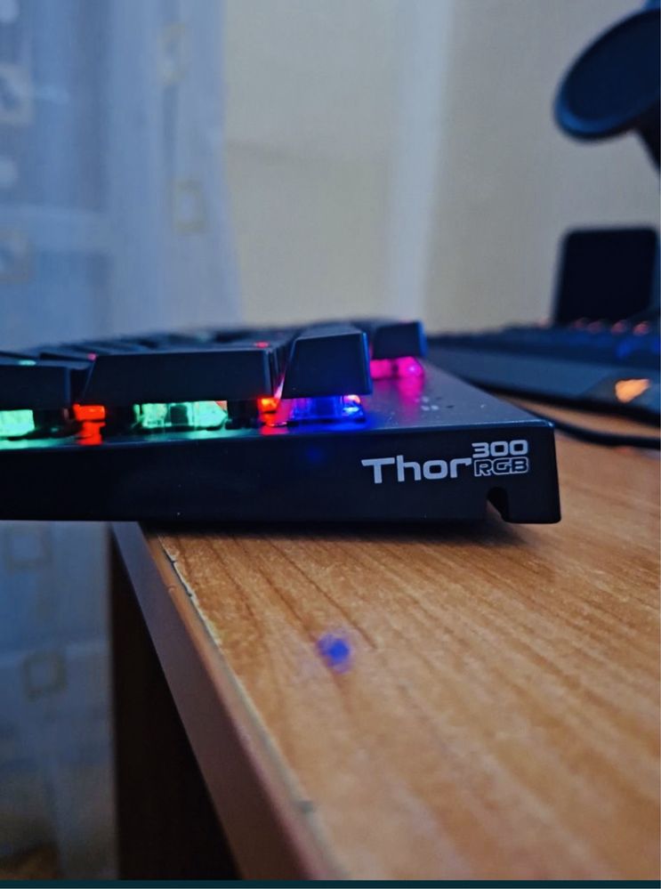 Продавам клавиатура Thor 300 RGB