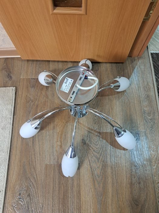 Люстра для зала.