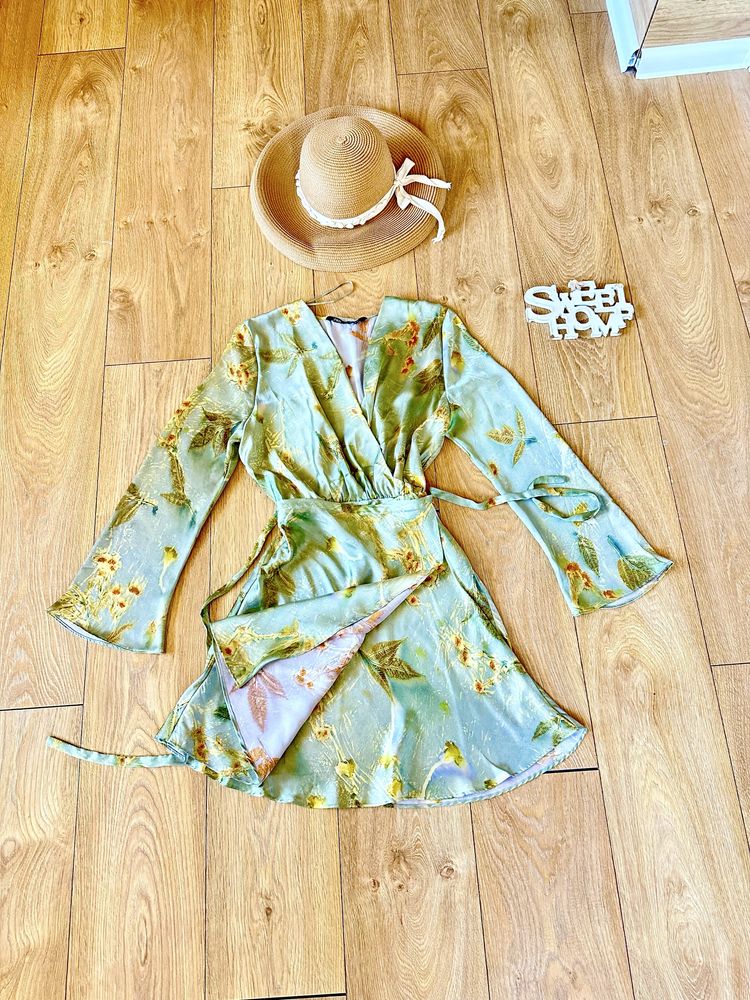 Разкошна лятна рокличка Zara